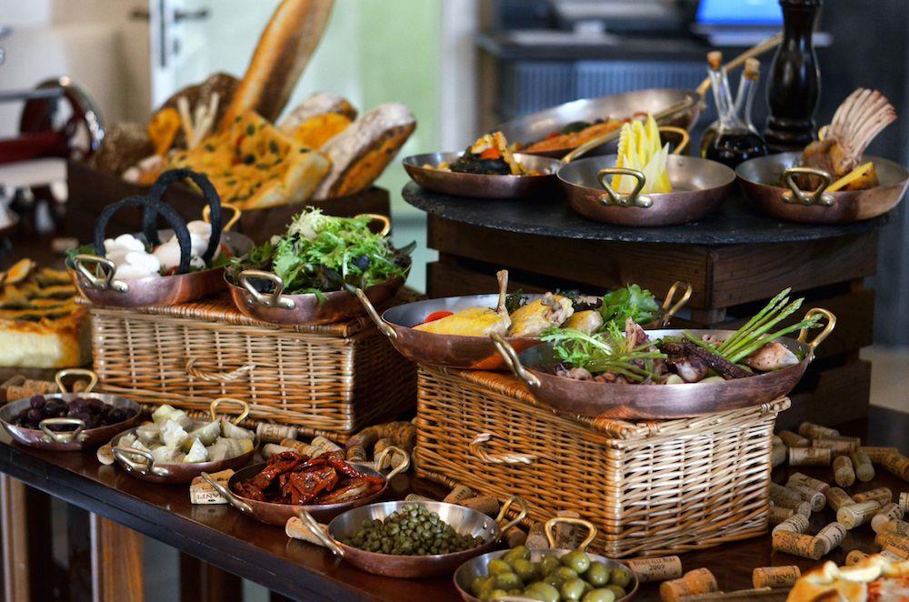 Why is gourmet catering becoming popular in Abu Dhabi?